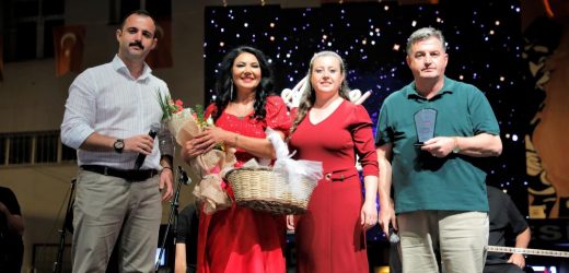 ANKARALI AYŞE SÖYLEDİ, KINIK COŞTU