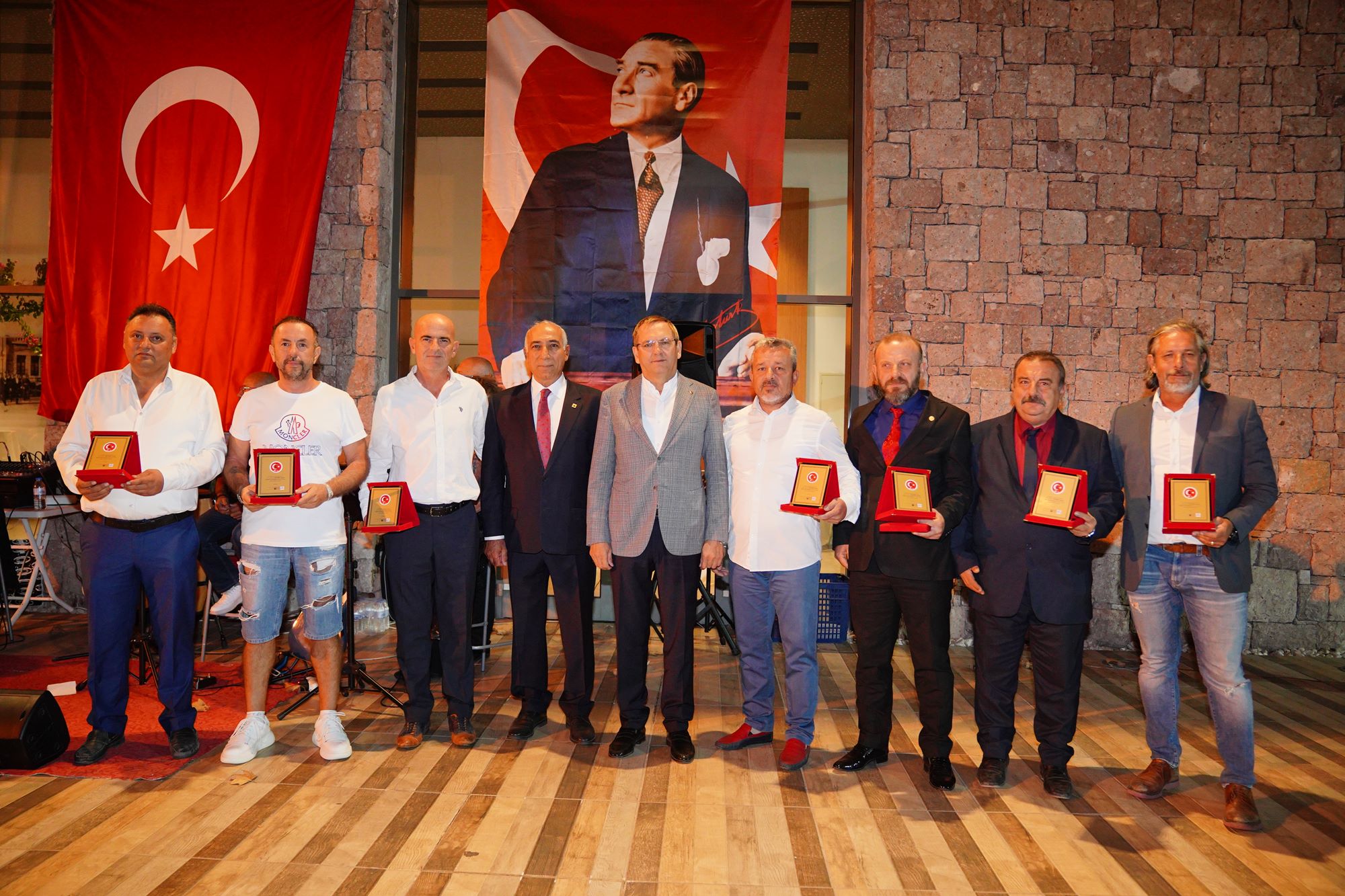 AYVALIK ATATÜRKÇÜ DÜŞÜNCE DERNEĞİ’NDEN DAYANIŞMA YEMEĞİ