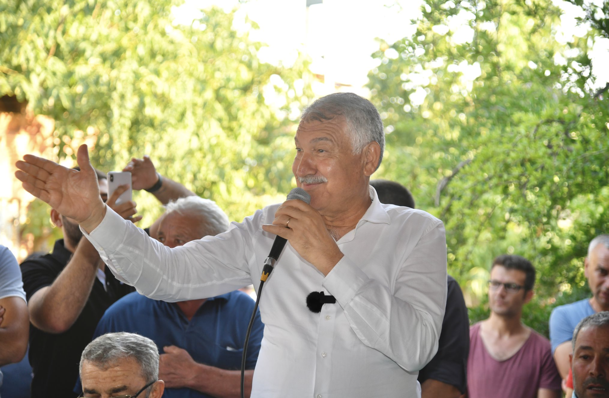 Zeydan Karalar Aladağ’da “Tek umudumuz sensin Zeydan Başkan“ pankartıyla karşılandı.