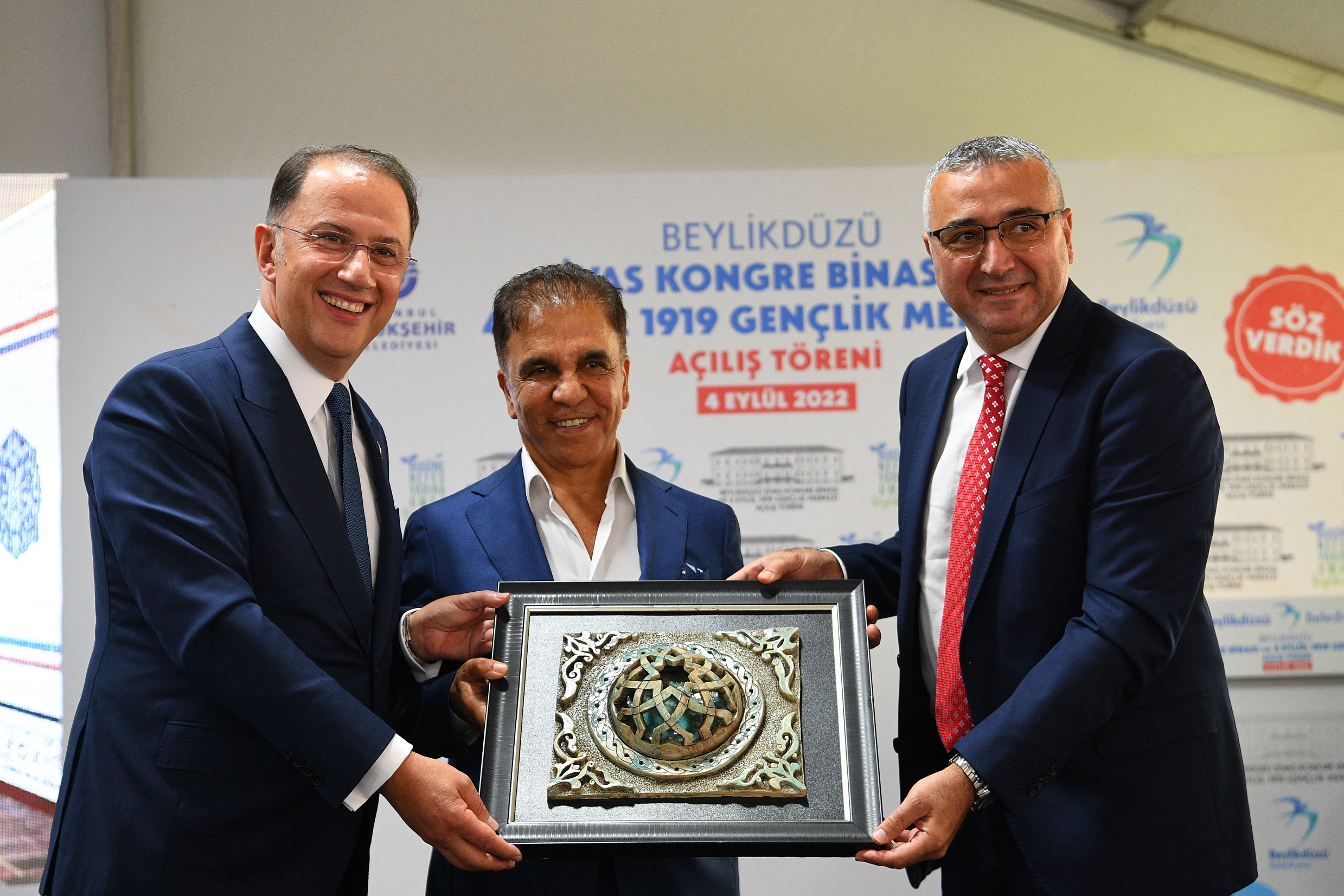 BEYLİKDÜZÜ SİVAS KONGRE BİNASI VE 4 EYLÜL 1919 GENÇLİK MERKEZİ AÇILDI