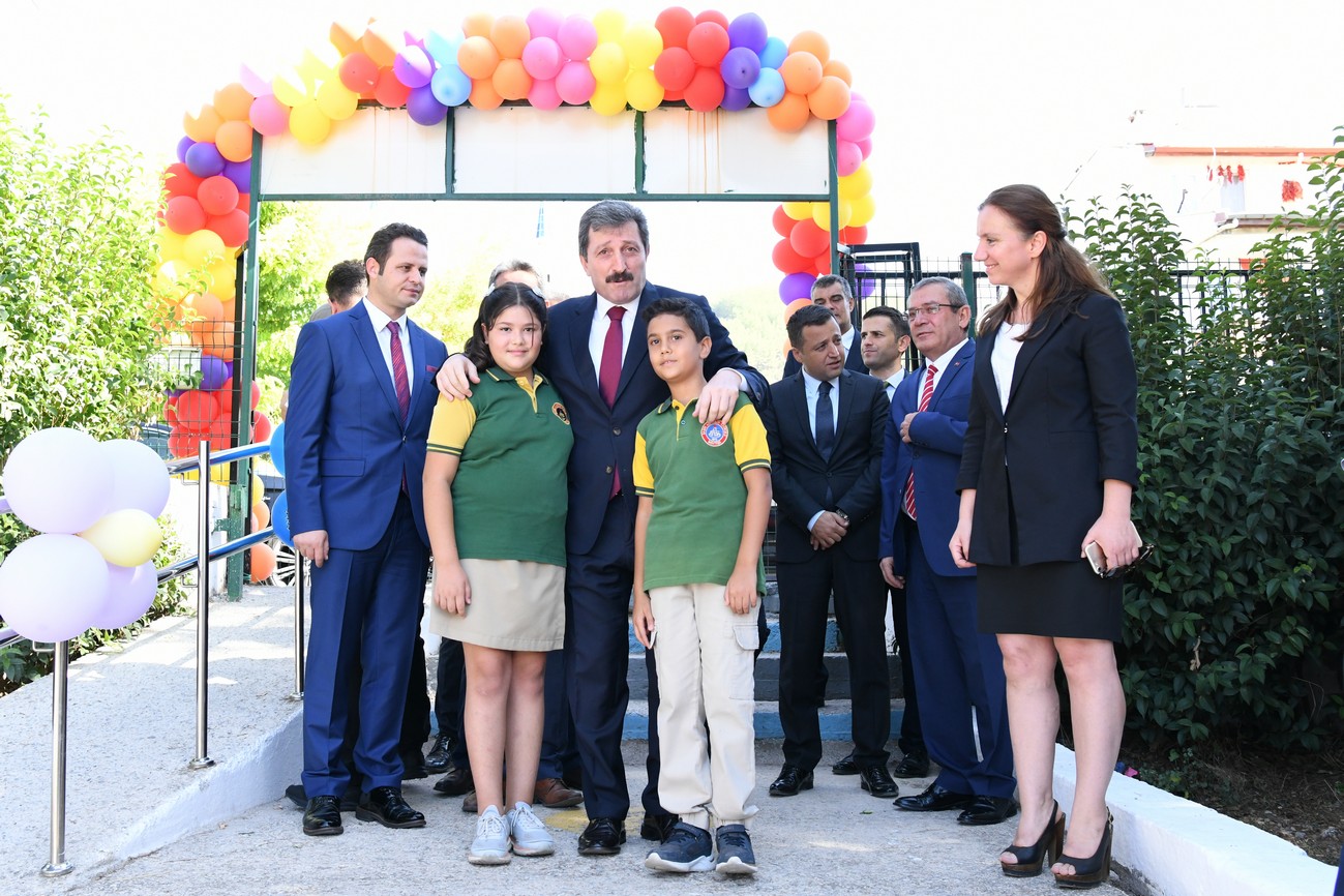 Muğla’da 165 Bin Öğrenci İçin İlk Ders Zili Çaldı