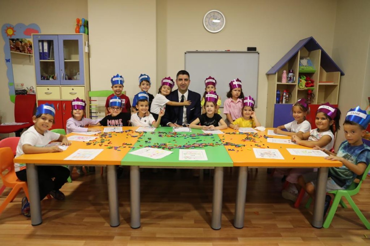 Başkan Gökhan Yüksel Öğrencilerin İlk Gün Heyecanını Paylaştı