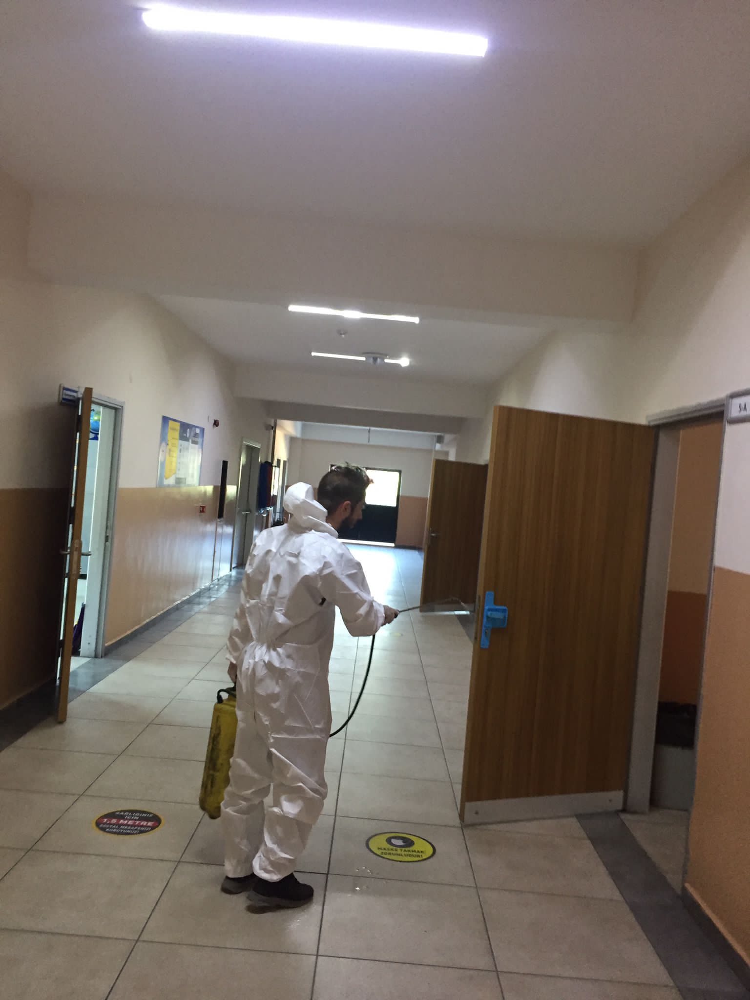 ESENYURT’TA OKULLAR EĞİTİME HAZIR HALE GETİRİLİYOR