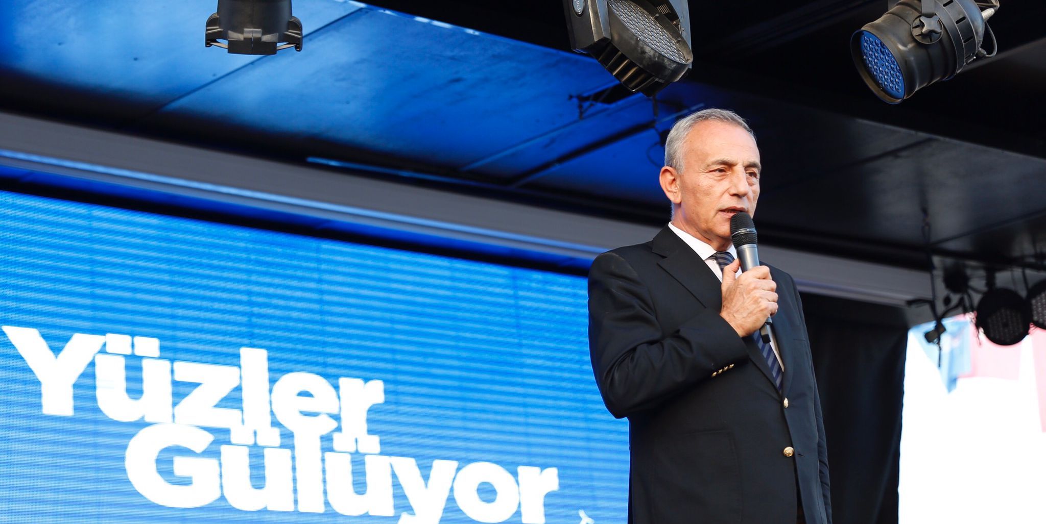 KÜÇÜKÇEKMECE BELEDİYESİ’NDEN 554 ÇOCUĞA TOPLU SÜNNET ŞÖLENİ