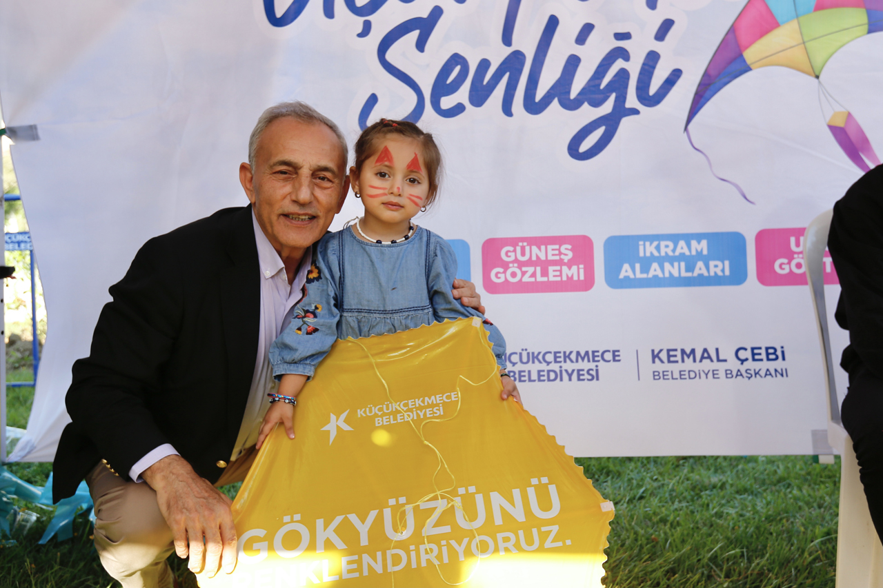KÜÇÜKÇEKMECE BELEDİYESİ UÇURTMA ŞENLİĞİ’NE BÜYÜK İLGİ