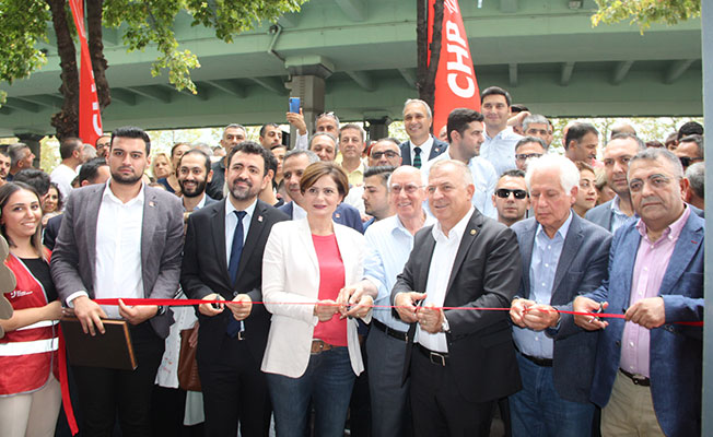 CHP ŞİŞLİ İLÇE BİNASINA KAVUŞTU