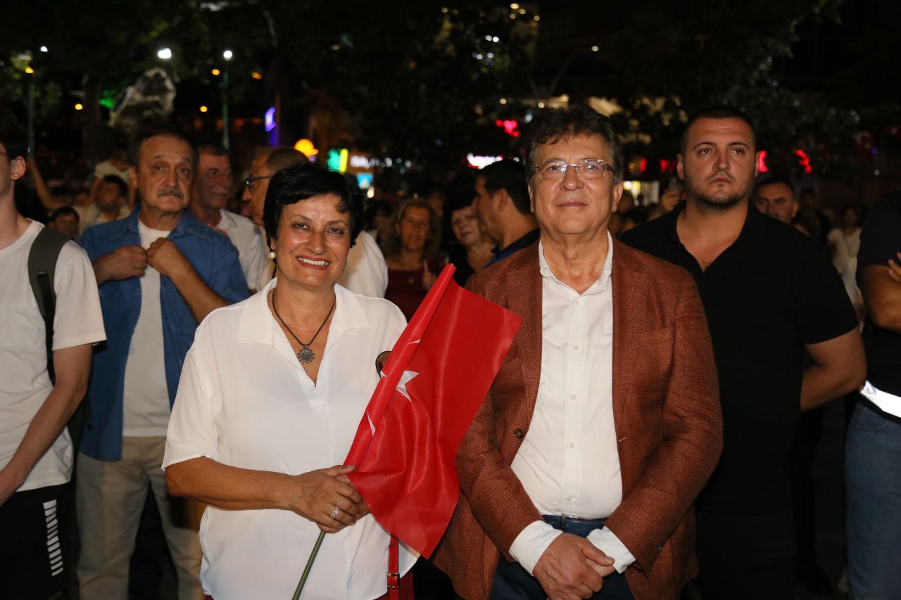 Edremit’te 100. Yıl fener alayı