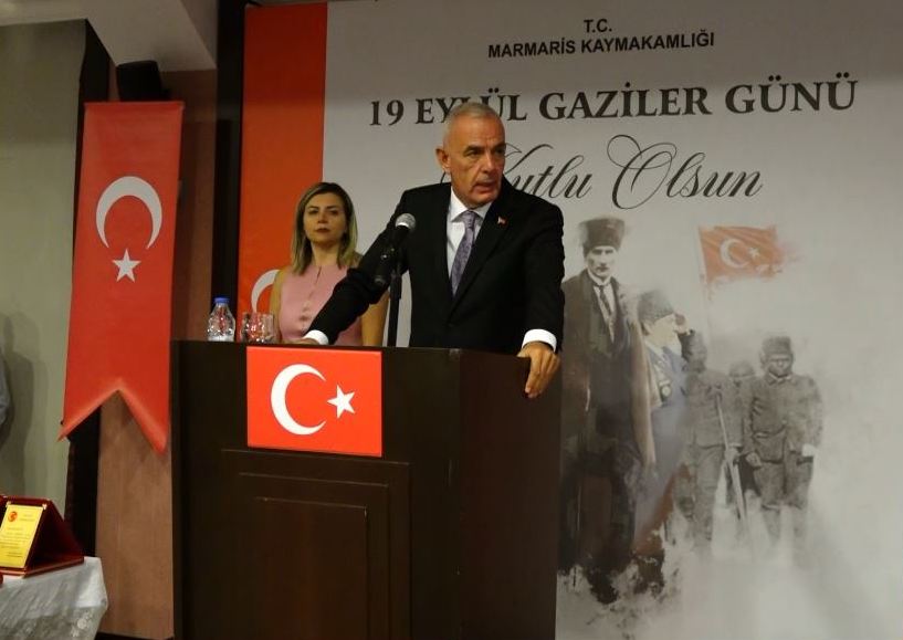 KAYMAKAM AKSOY’DAN GAZİLERE 101. YIL ONUR PLAKETİ