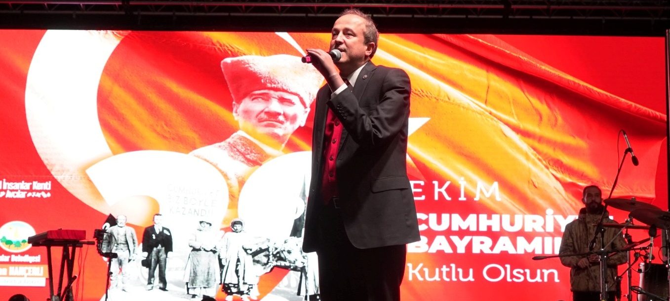 Cumhuriyet’in 99. Yılı Avcılar’da Coşkuyla Kutlandı