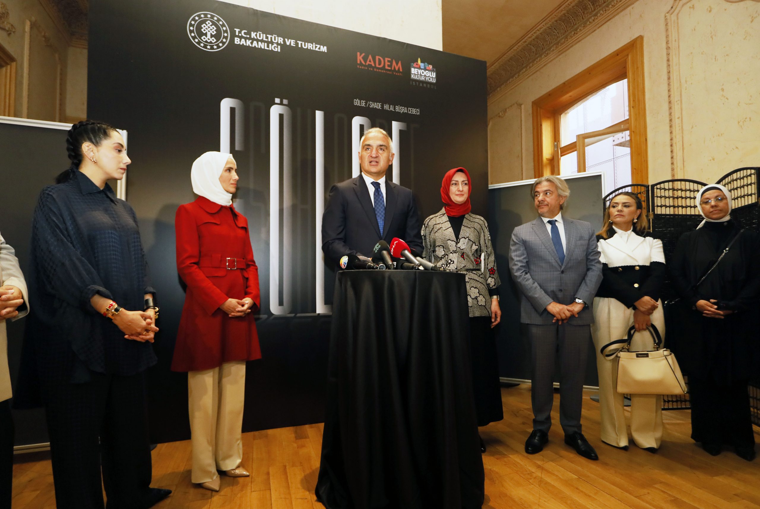 Bakan Ersoy çocukların festival heyecanına ortak oldu