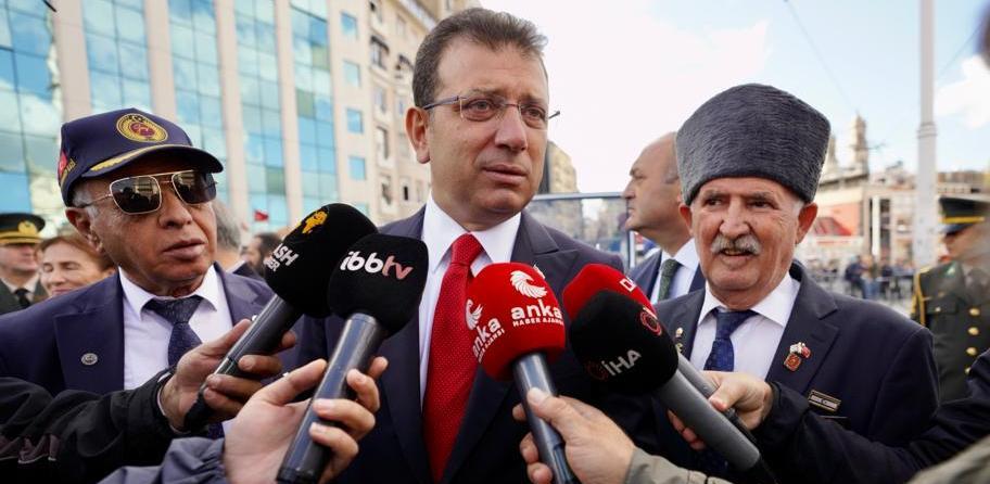 GAZETECİLER BAKAN NEBATİ’NİN ‘METRO ONAYI’NI SORDU