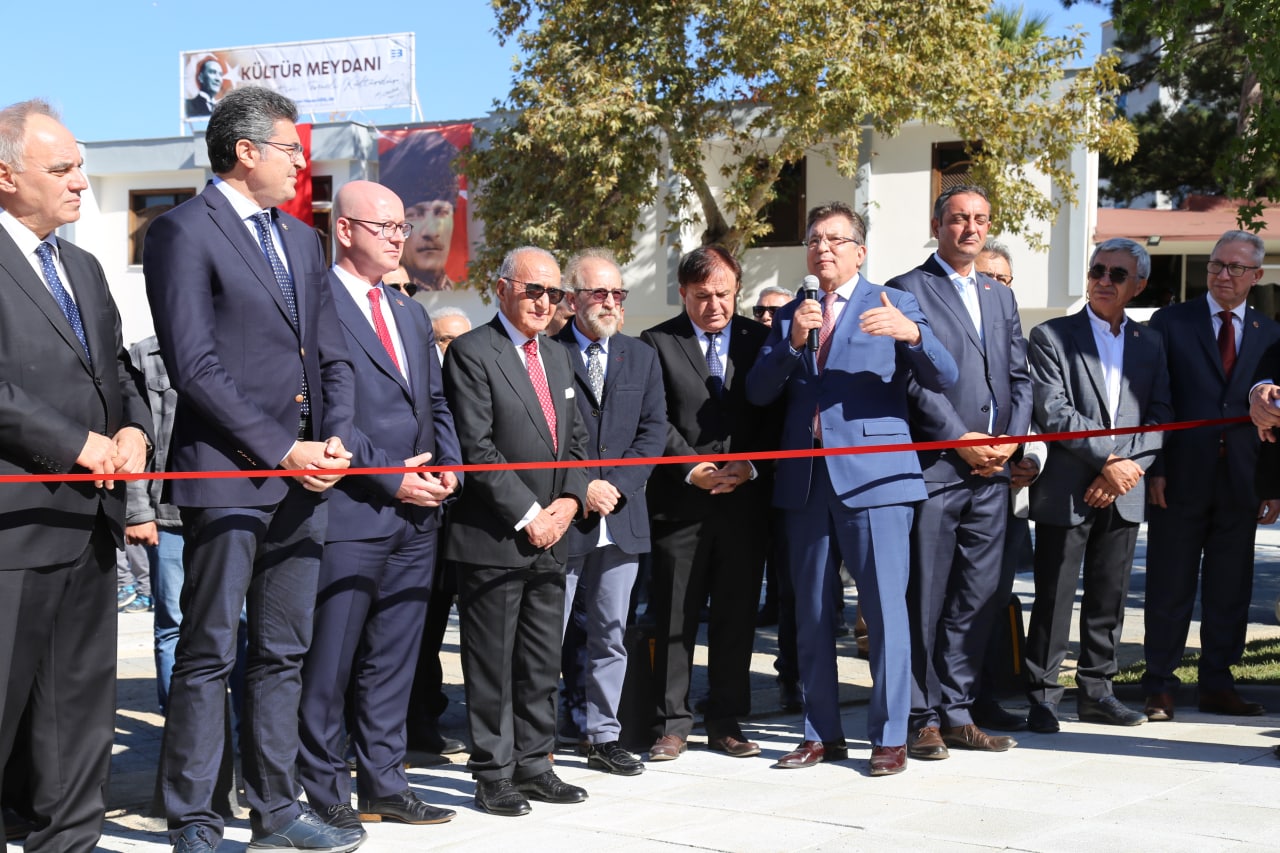 Edremit’in tarihine ışık tutacak; Anıt Çeşme ve Kültür Meydanı açıldı
