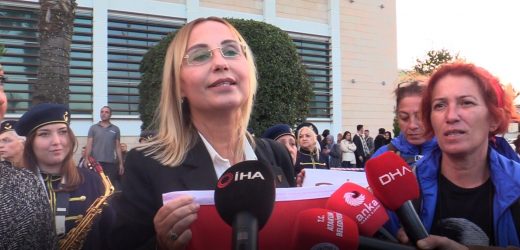 Cumhuriyet kadınları Gerze’den Atakum’a yürüdü