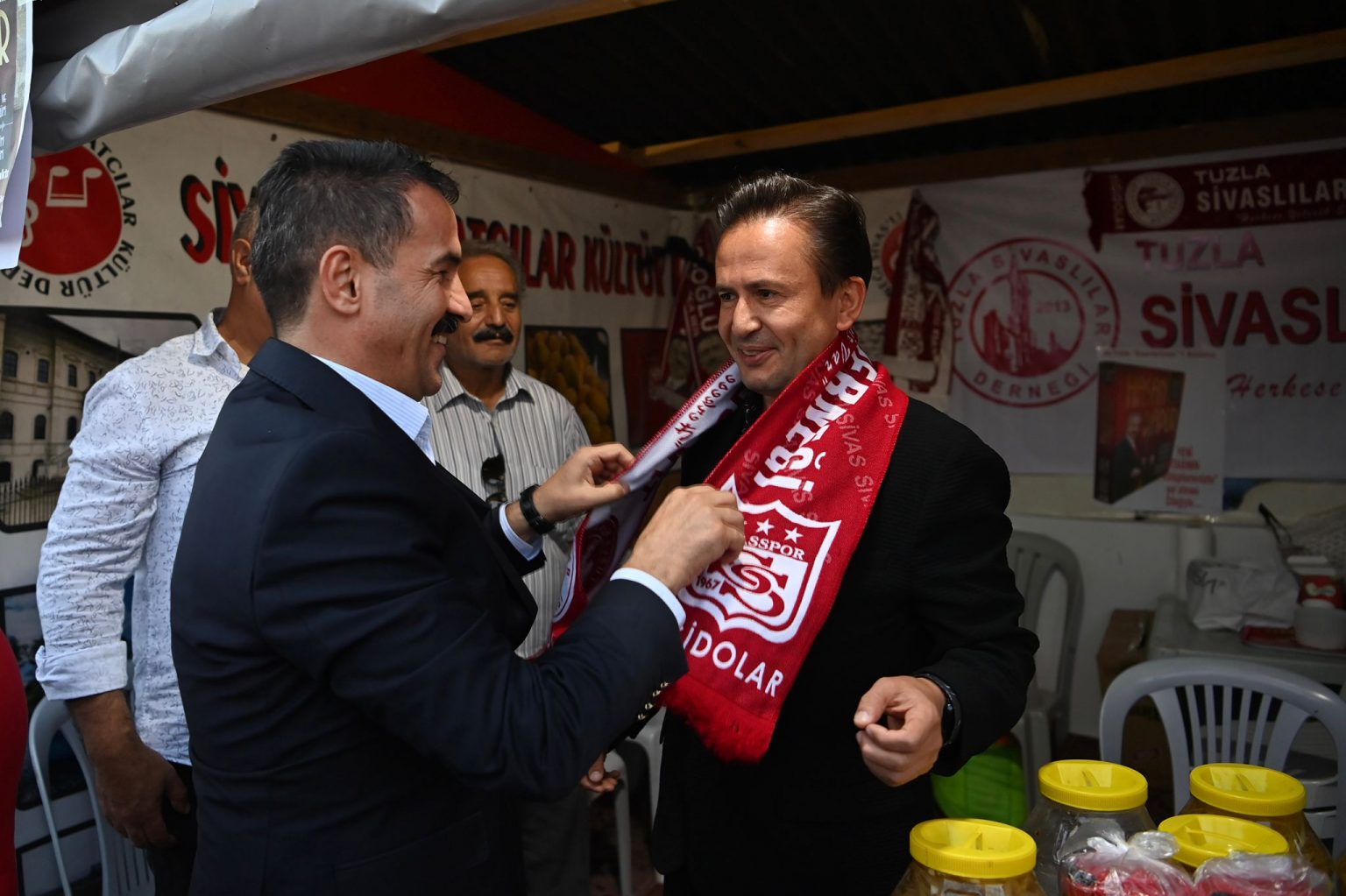 TUZLA’DA ANADOLU RÜZGÂRI ESİYOR