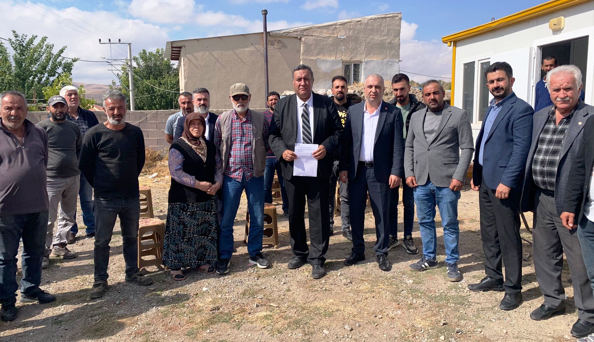 Gürer: “Bakanın ‘sorun yok’ dediği köyde sorun var”