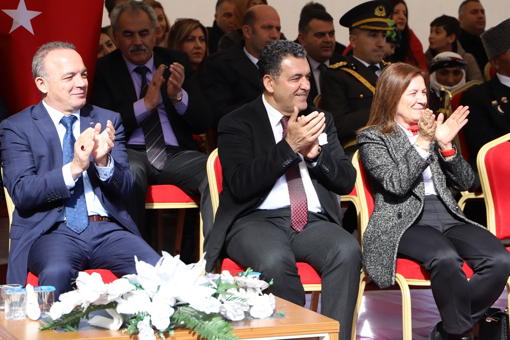 ARDAHAN’DA 29 EKİM CUMHURİYET BAYRAMI COŞKUYLA KUTLANDI