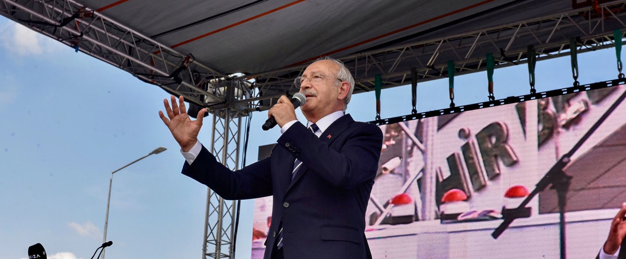 Büyükşehir’den Adana’ya hizmet yağmuru