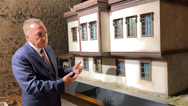 Kars’ta yıkılmakta olan tarihi konağın maketi müzede sergileniyor