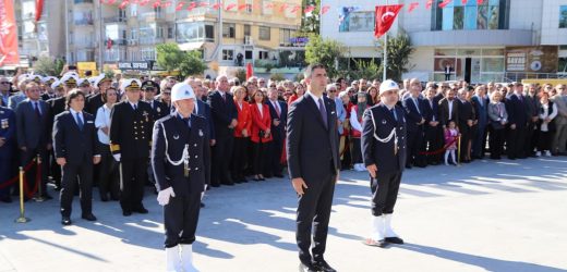 Kartal’da Cumhuriyet Bayramı Dolayısıyla Çelenk Töreni Gerçekleştirildi