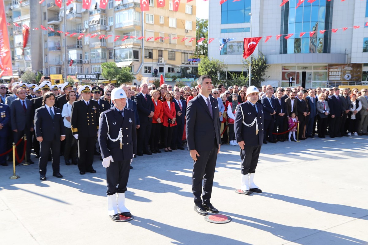 Kartal’da Cumhuriyet Bayramı Dolayısıyla Çelenk Töreni Gerçekleştirildi