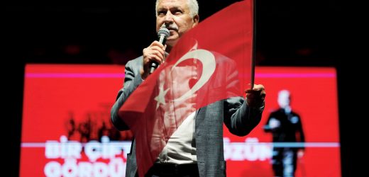 Cumhuriyet meşalesi bu kez Kozan’da yandı