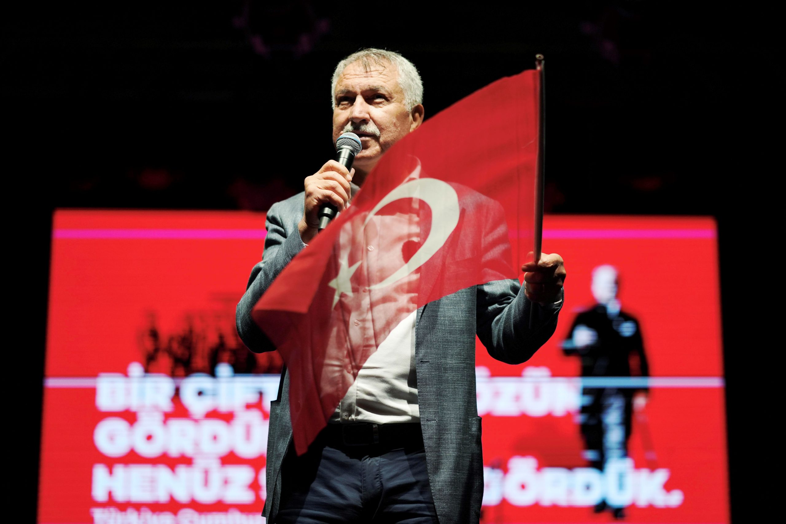 Cumhuriyet meşalesi bu kez Kozan’da yandı