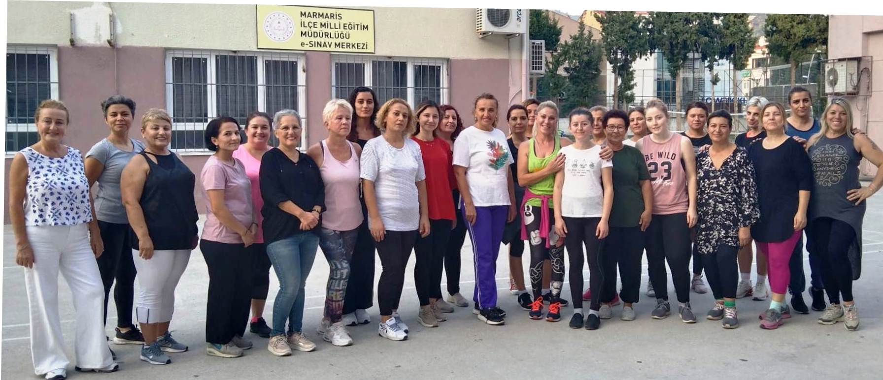 MARMARİS KADINLARI HALK EĞİTİM KURSLARINDA STRES ATIYOR