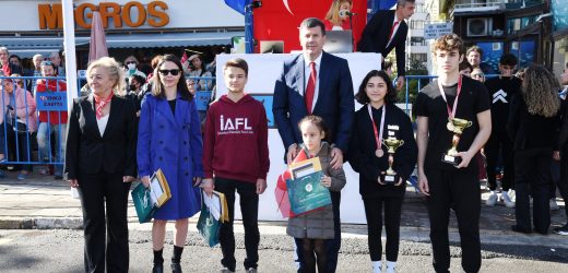 KADIKÖY’DE BÜYÜK CUMHURİYET YÜRÜYÜŞÜ ÖNCESİ RENKLİ GÖRÜNTÜLER