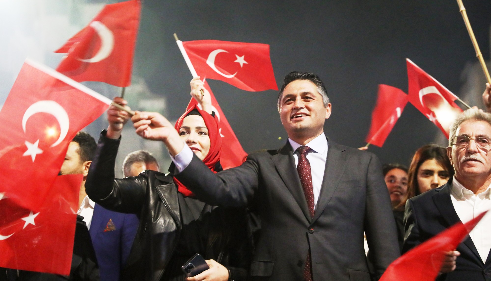 Aliağa Cumhuriyet Bayramı’nı İzel-Çelik-Ercan İle Kutladı