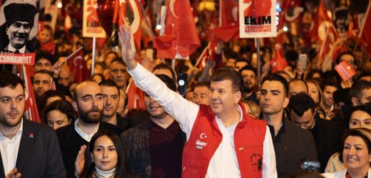 CUMHURİYET’İN 100. YILI’NA 1 KALA KADIKÖY’DE CUMHURİYET COŞKUSU