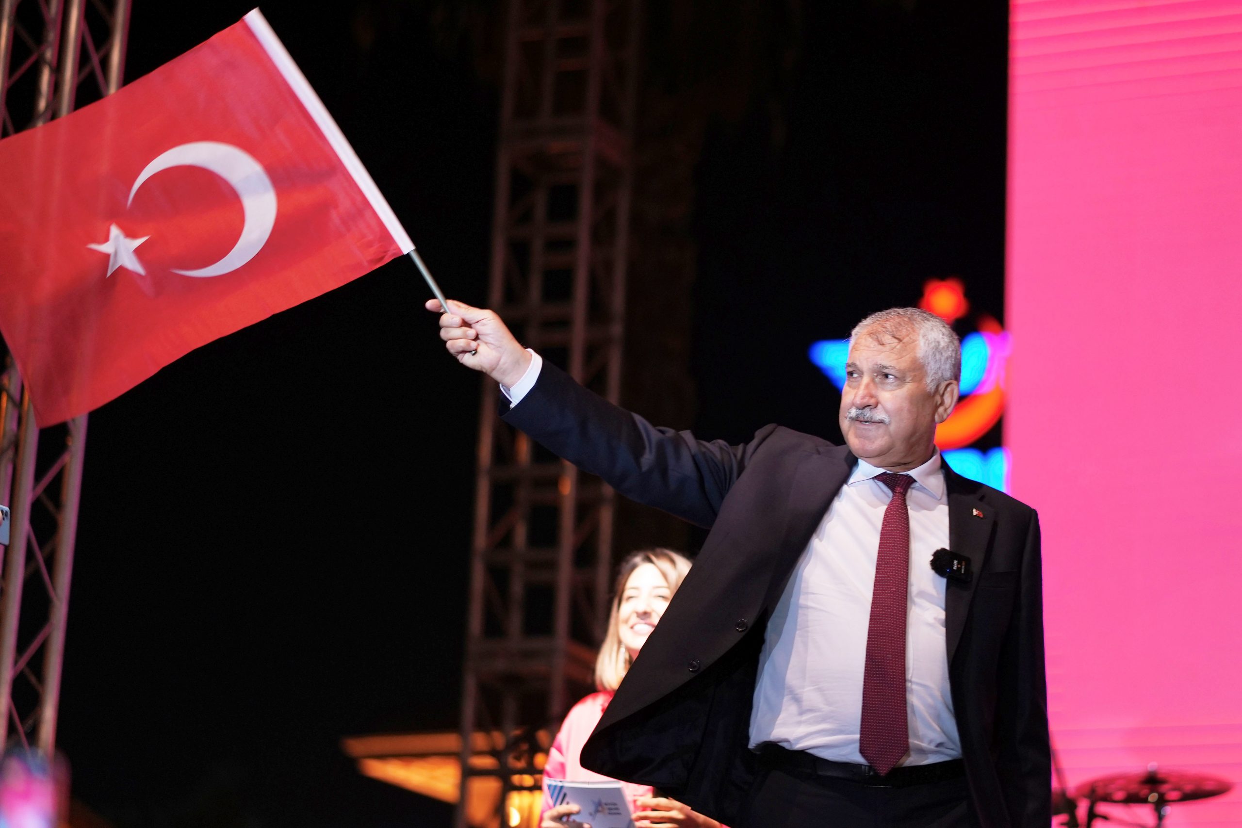 Adana’da Cumhuriyet coşkusu Uğur Mumcu Meydanı’nda taçlandı
