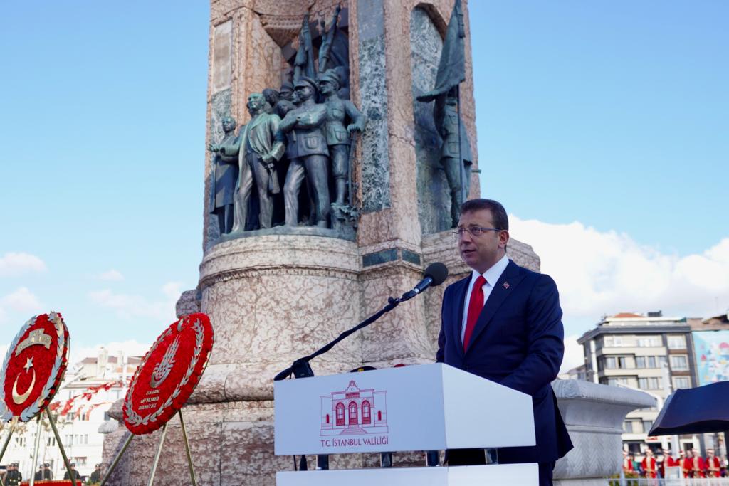 ‘İSTANBUL’UN KURTULUŞU’ TAKSİM’DE KUTLANDI