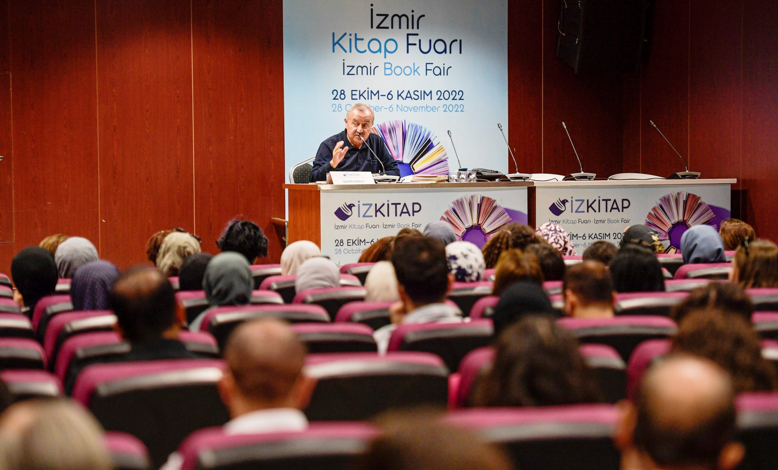 İZKİTAP kitapseverleri ağırlamaya devam ediyor