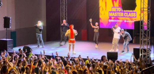 ÖZGÜVENLİ KADINLARIN YENİ FORMÜLÜ: ZUMBA