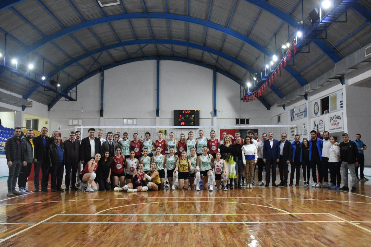 Voleybolda Körfez derbisi Altınoluk’un Körfezin Sultanları 7’de 7 yaptı