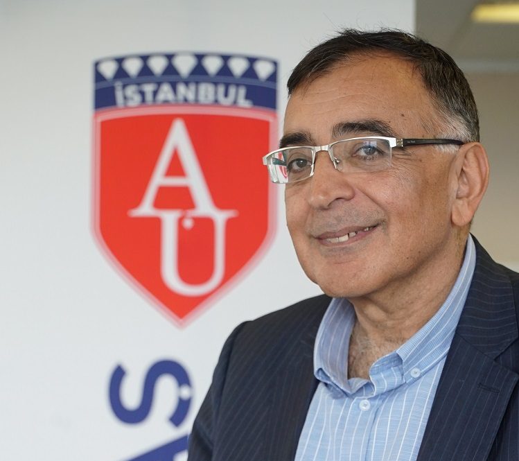 Prof. Dr. Hayri Kozanoğlu: “Türkiye, rüzgâra karşı ilerliyor”