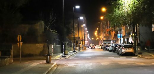 ARDAHAN LİSE CADDESİ, YENİ AYDINLATMA DİREKLERİYLE HAYRANLIK UYANDIRIYOR