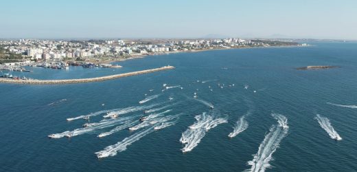 Adana Karataş’ta yapılan JİG turnuvasında “Büyük Balık” LÖSEV’e gitti.