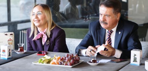 Başkan Deveci, üniversitelilerle buluştu