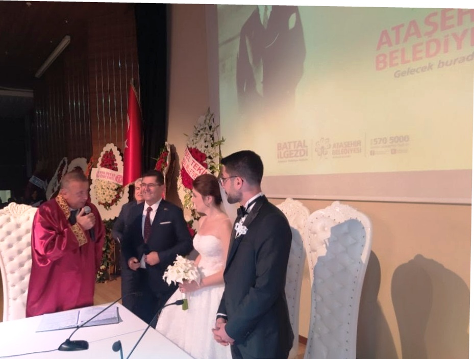 Orhan Çerkez’in kızı Mehtap Çerkez dünya evine girdi