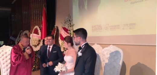 Orhan Çerkez’in kızı Mehtap Çerkez dünya evine girdi
