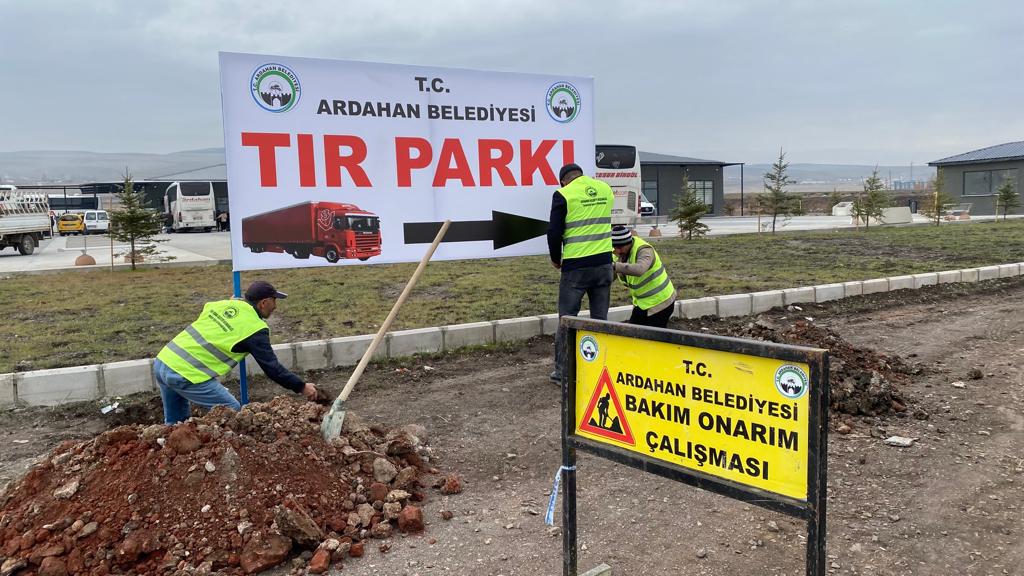 BELEDİYE EKİPLERİNDEN OTOGAR VE ETRAFINDA ÇEVRE DÜZENLEME ÇALIŞMALARI