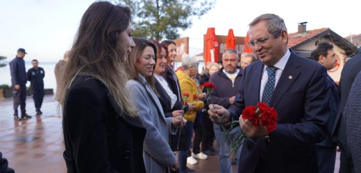 ÖĞRETMENLER GÜNÜ AYVALIK’TA KUTLANDI