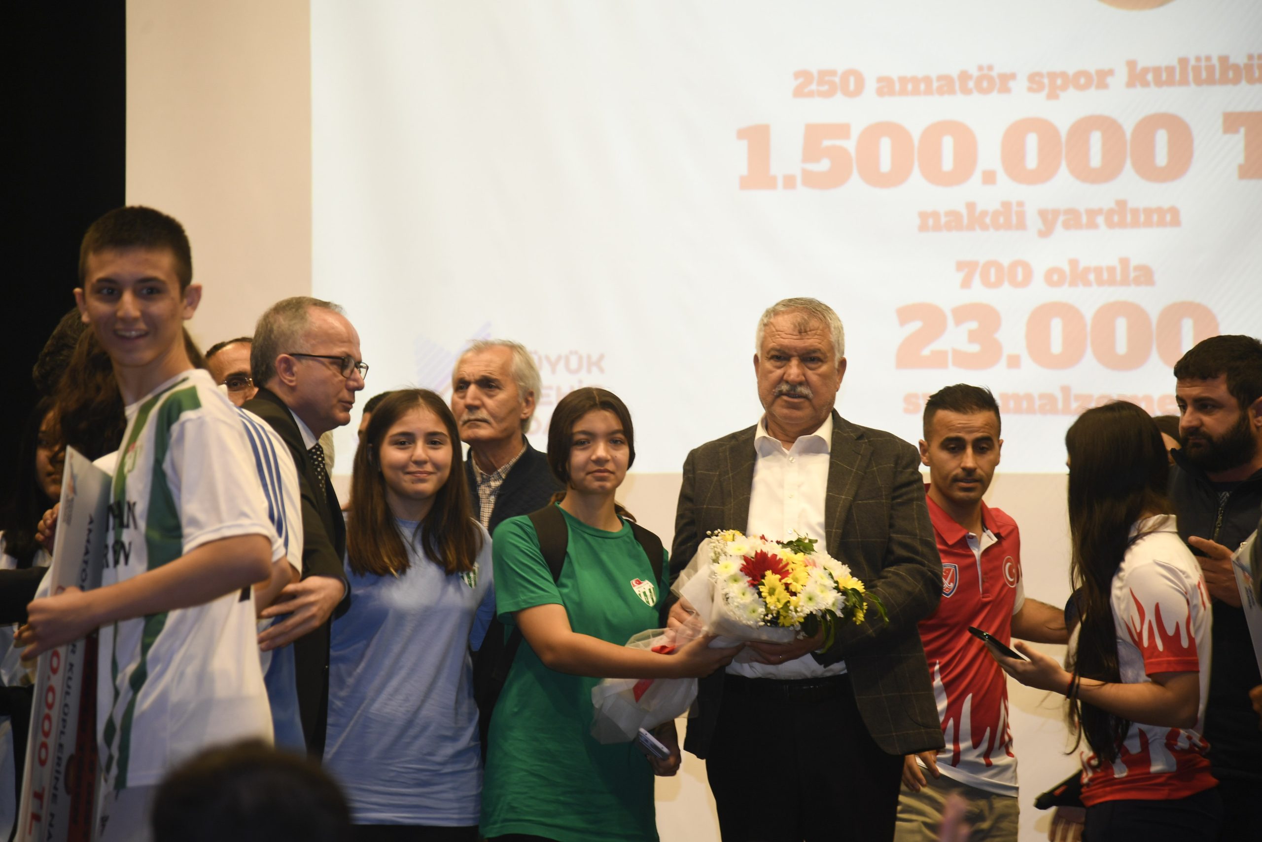 Zeydan Karalar, “Sağlıklı toplum için spora katkımız artarak sürecek.”