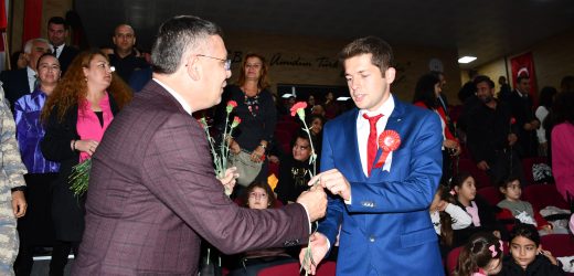 Yatağan Belediyesi’nden tüm öğretmenlere karanfil