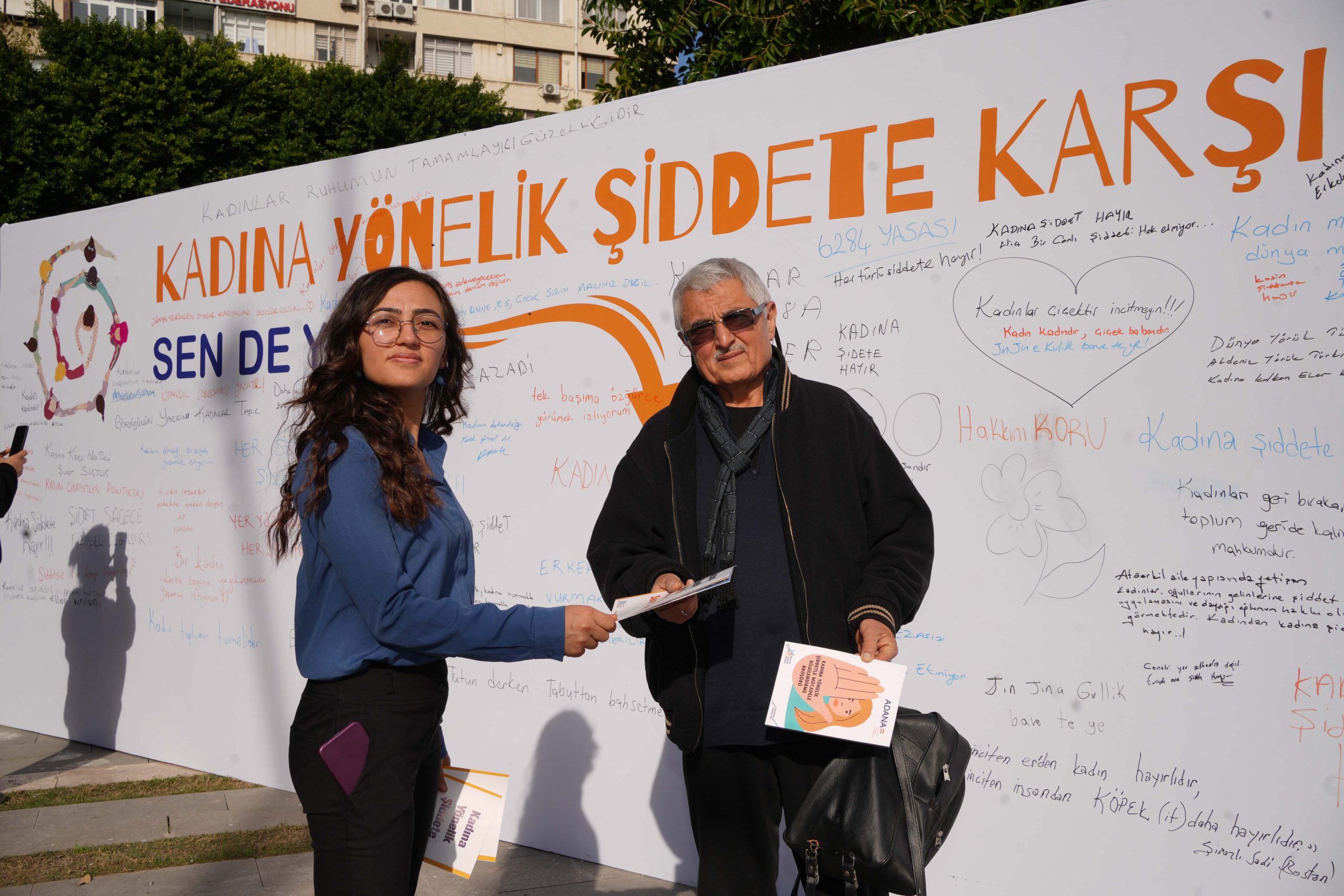 Kadına Yönelik Şiddete Karşı Sen de Yaz Panoları kuruldu