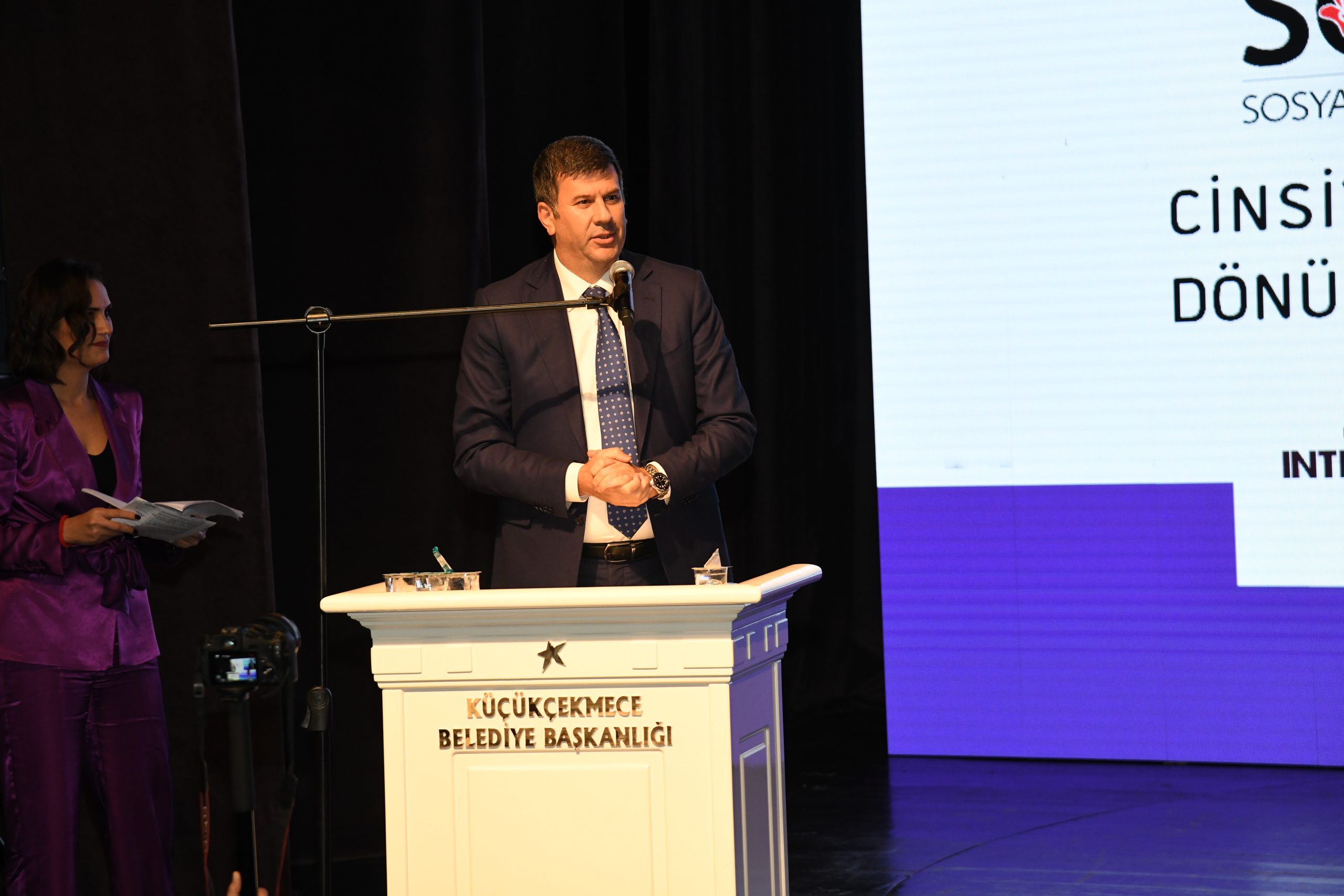 “KADIKÖY’DE KADINLAR HER ZAMAN GÜVENDE, ÖZGÜR, MUTLU”