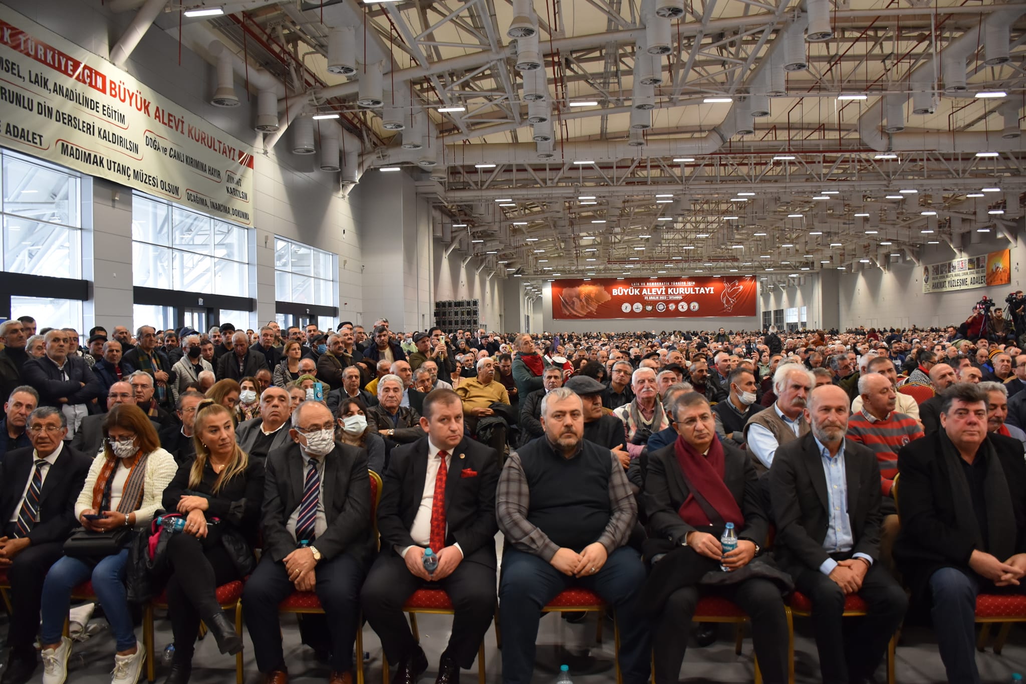 BÜYÜK ALEVİ KURULTAYI YAPILDI