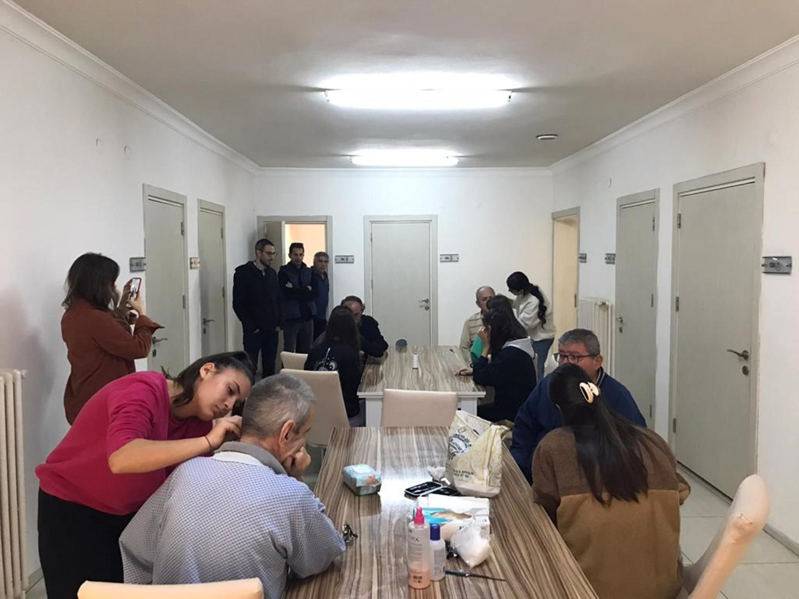 AYVALIK BELEDİYESİ YAŞLI BAKIMEVİ VE ÖZEL ÇOCUKLAR EĞİTİMEVİ’NDE ANLAMLI BİR SOSYAL SORUMLULUK PROJESİ