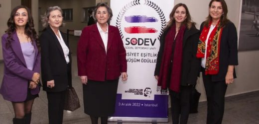 Adana Büyükşehir Belediyesi, Çalışanlara Yönelik Hane İçi Şiddet Politika Rehberi ile ödül aldı.